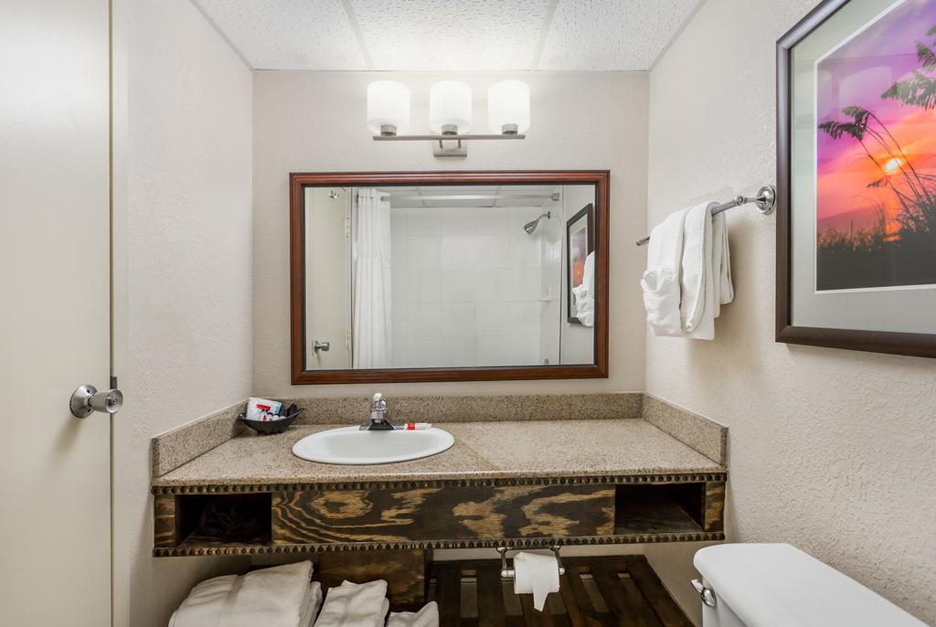Queen Room Two Queen Beds City View Non-Smoking