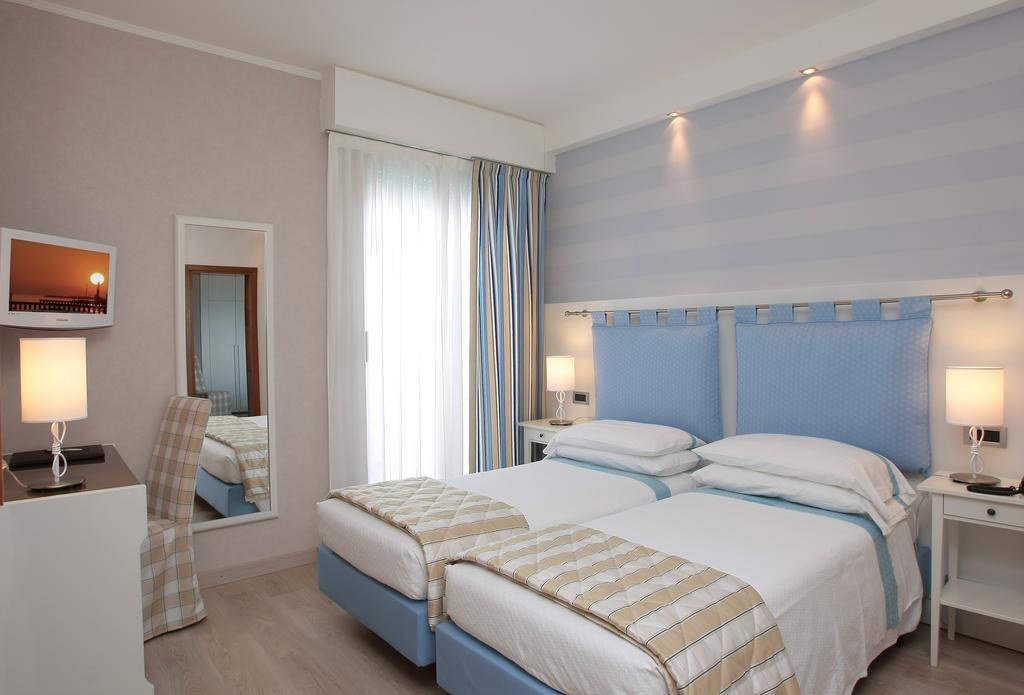 2 Doppelzimmer mit Verbindungstür