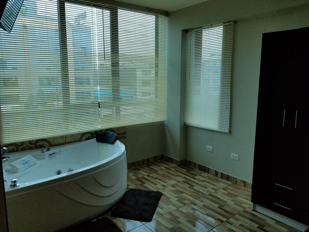 Deluxe Suite Spa Bath
