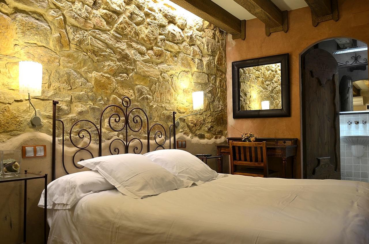 Small Double Room,692768034:JPEG