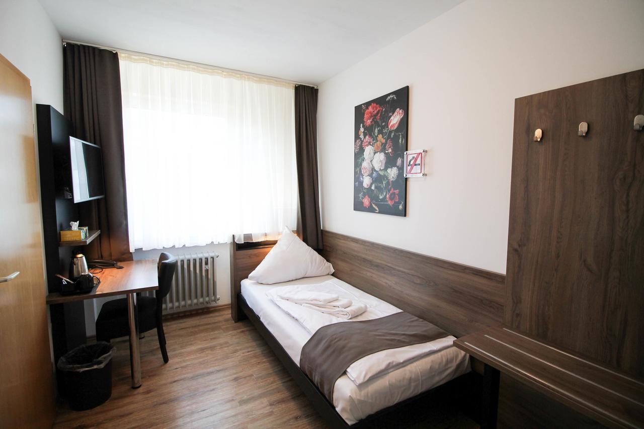 Single Room,645576282:JPEG