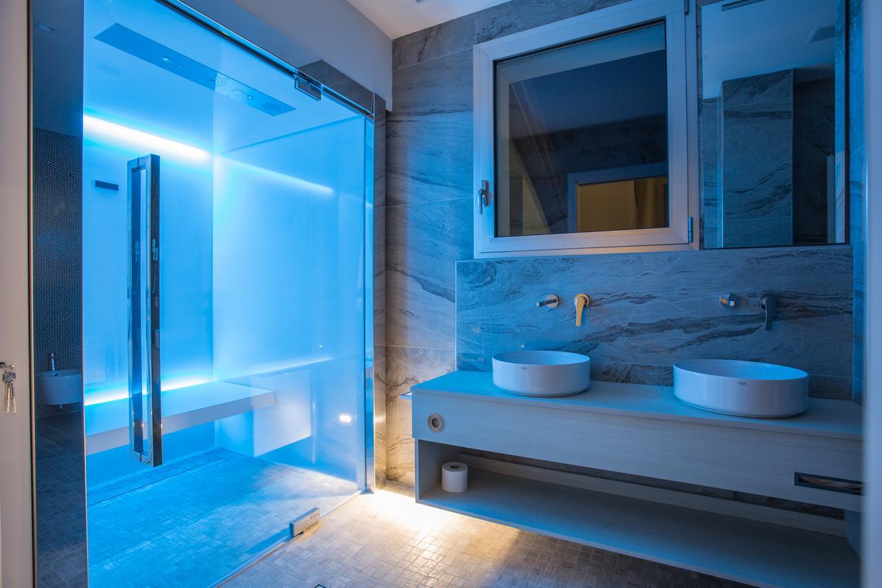 Suite mit Queensize-Doppelbett und Meerblick