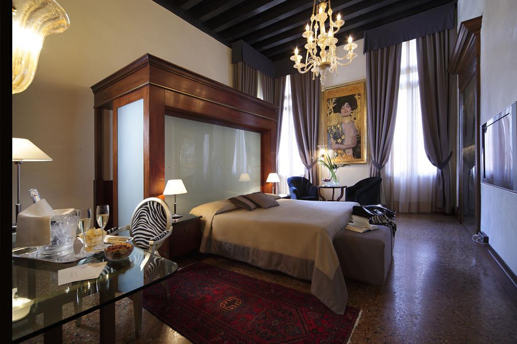 Suite mit Kingsize-Bett, Kanalblick und Sauna