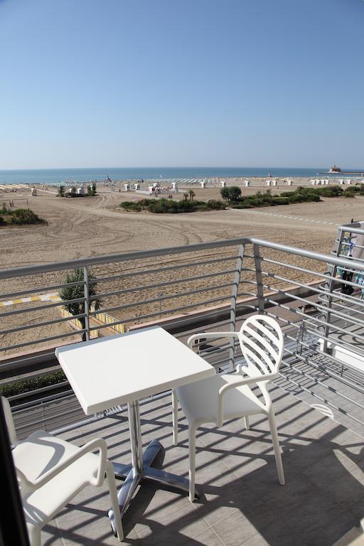 Camera Tripla con Balcone e Vista Mare Frontale