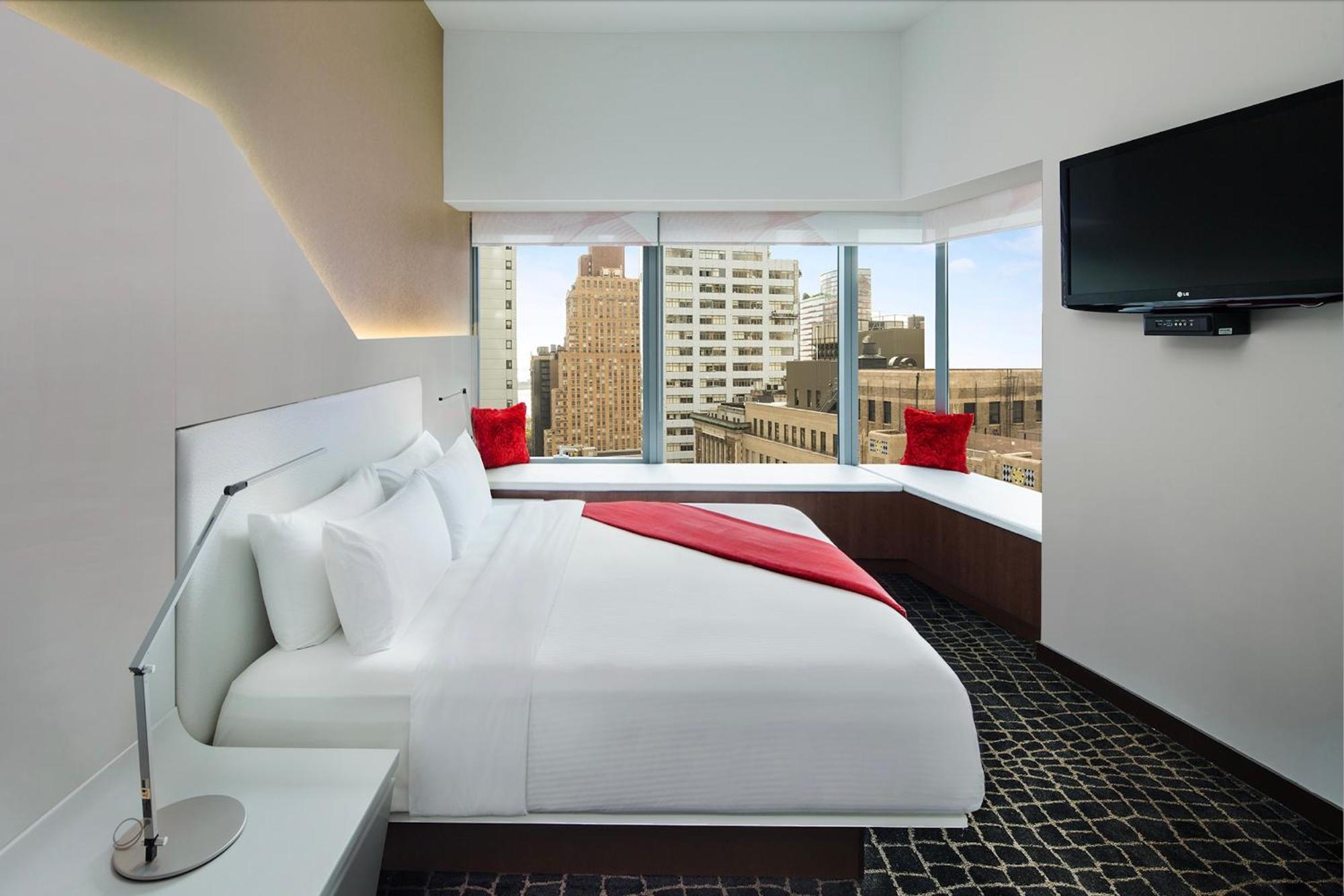 One-Bedroom King Suite with City View, Non-Smoking