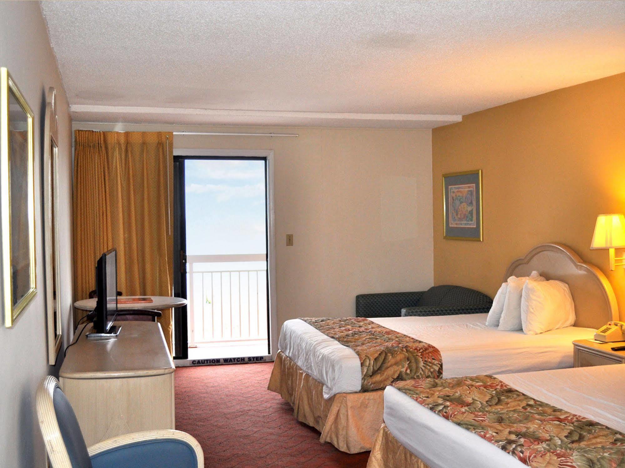 Ocean Front with Two Queen Beds Kitchenette