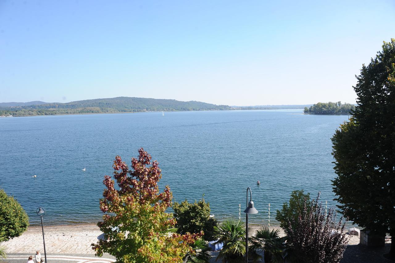 Chambre Double Supérieure - Vue sur Lac/Place