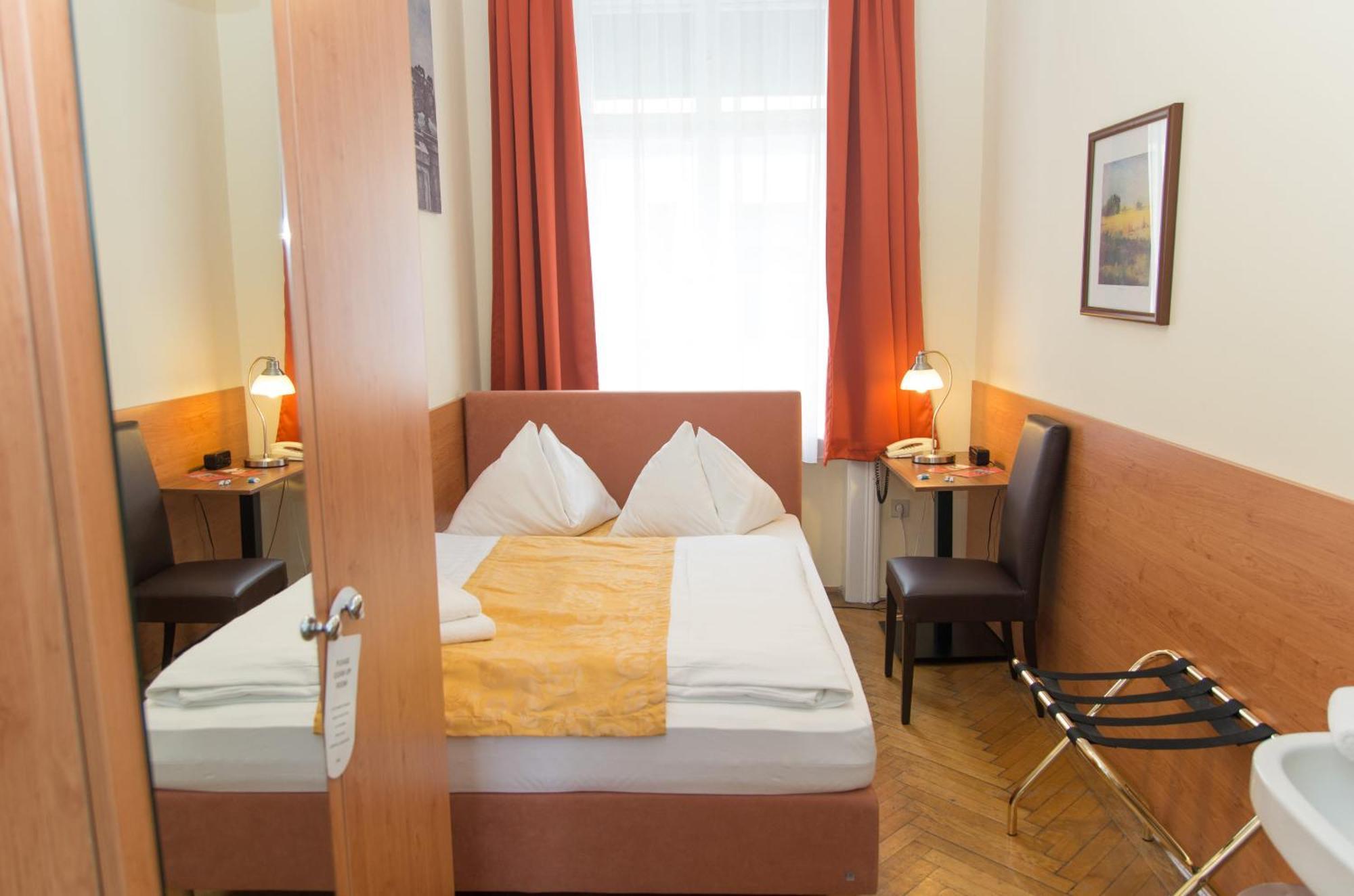 Small Double Room with Shared Bathroom