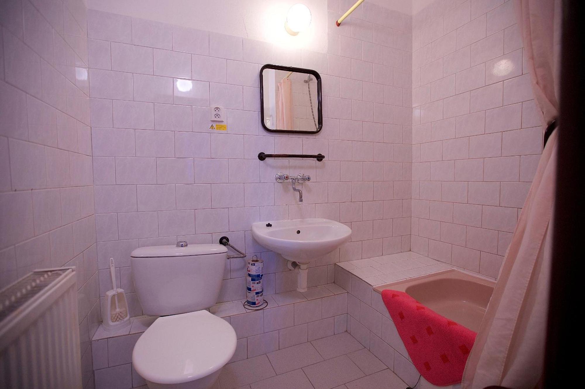 Sextuple Room