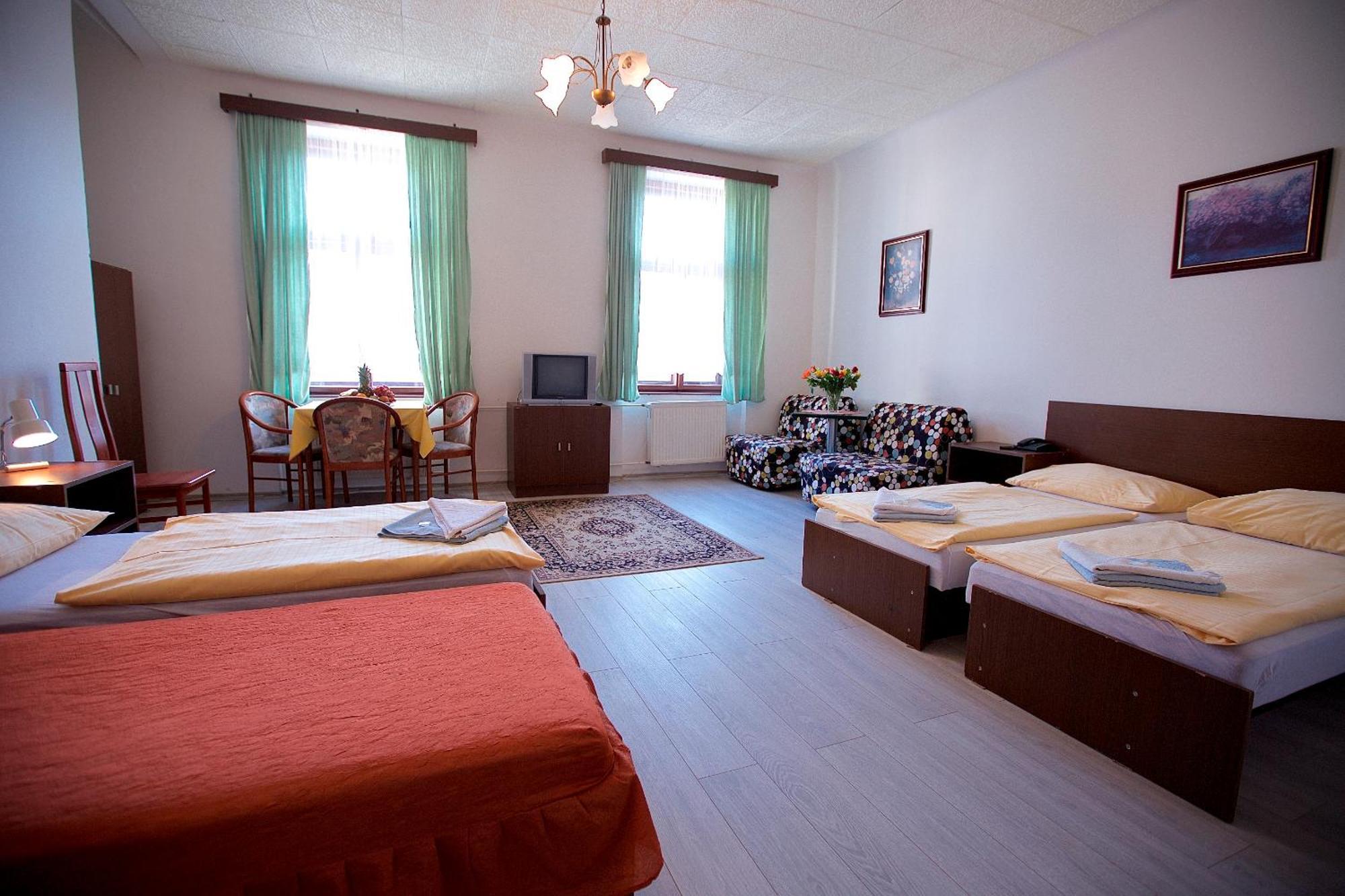Sextuple Room