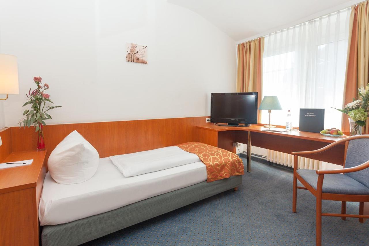 Single Room,723836512:JPEG
