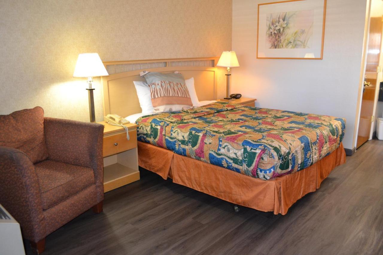 Standard Queen Room