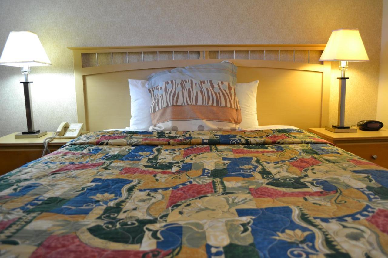 Standard Queen Room