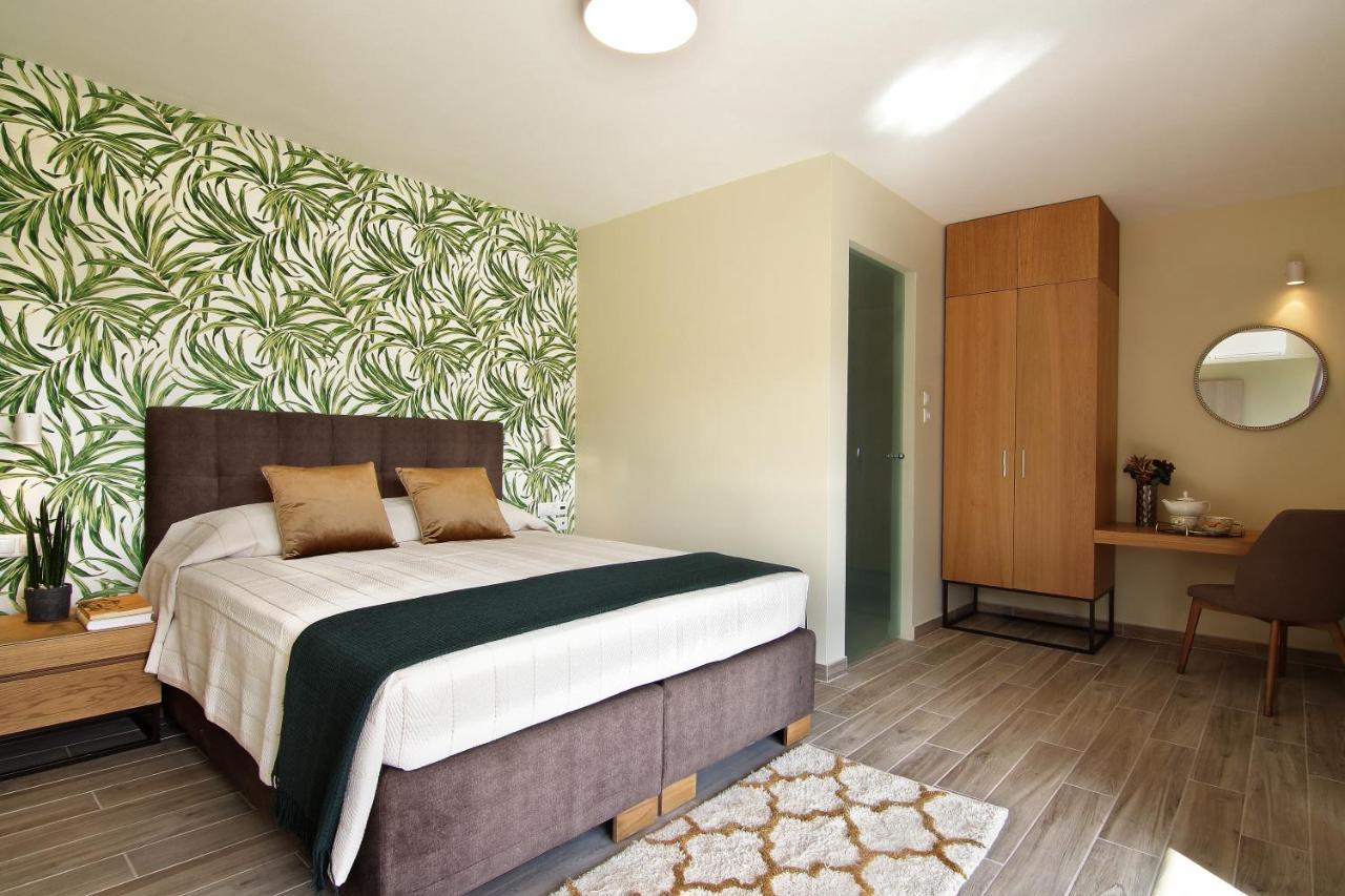 Suite mit Kingsize-Bett, Balkon und seitlichem Meerblick