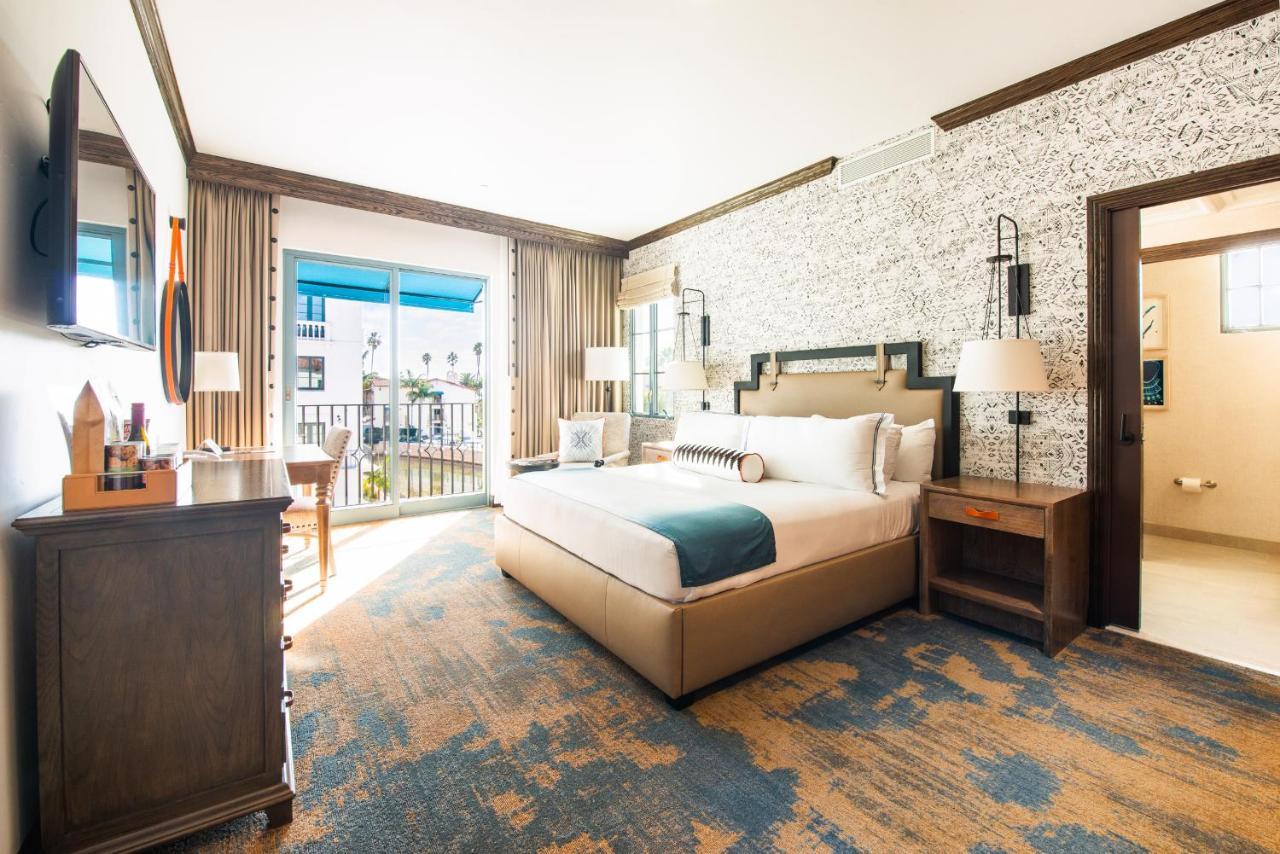 North Wing City King Room