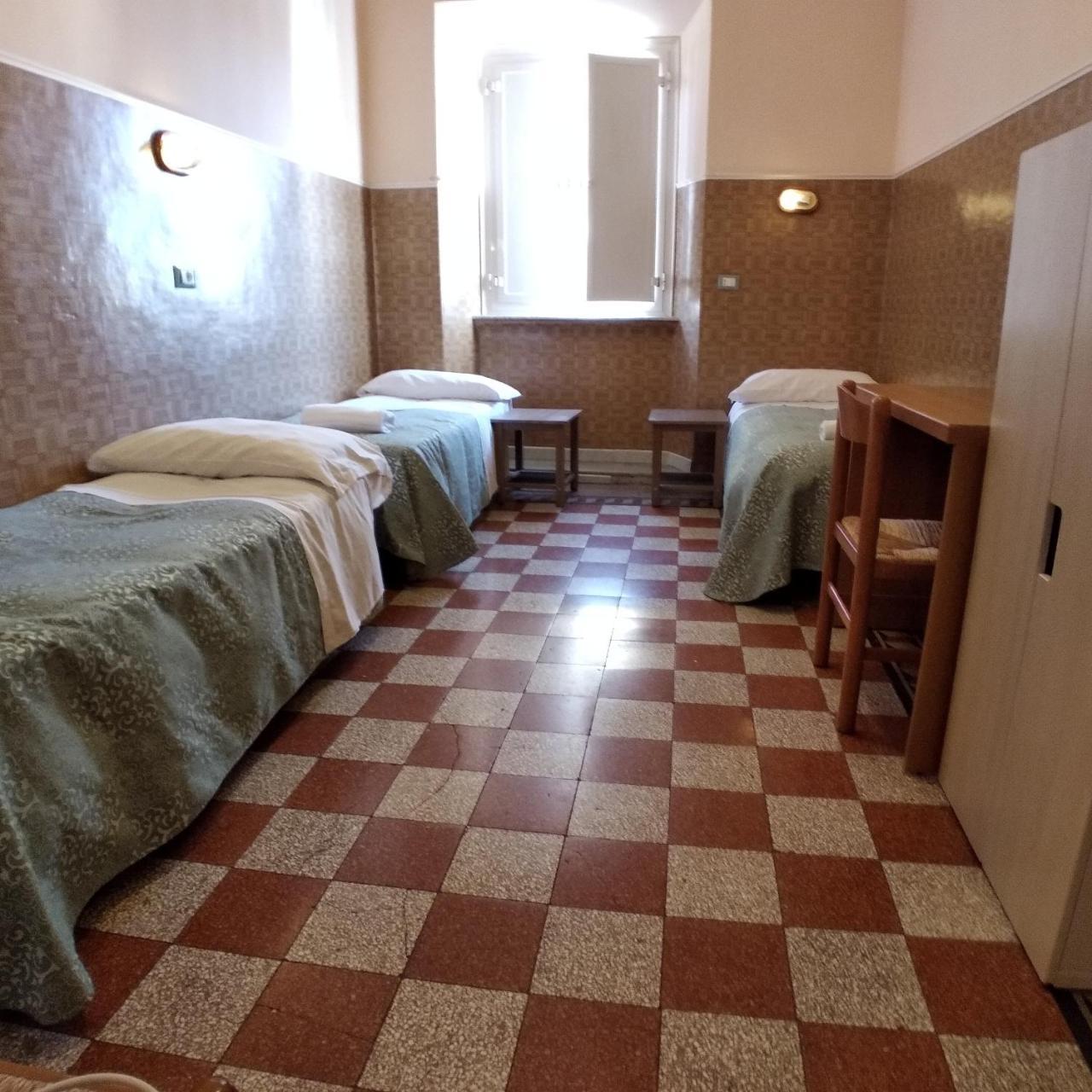 Habitación Triple con baño compartido