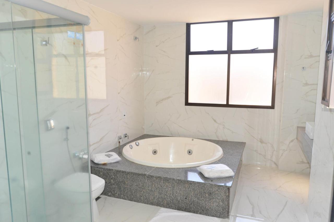 Quarto Duplo com Banheira de Hidromassagem
