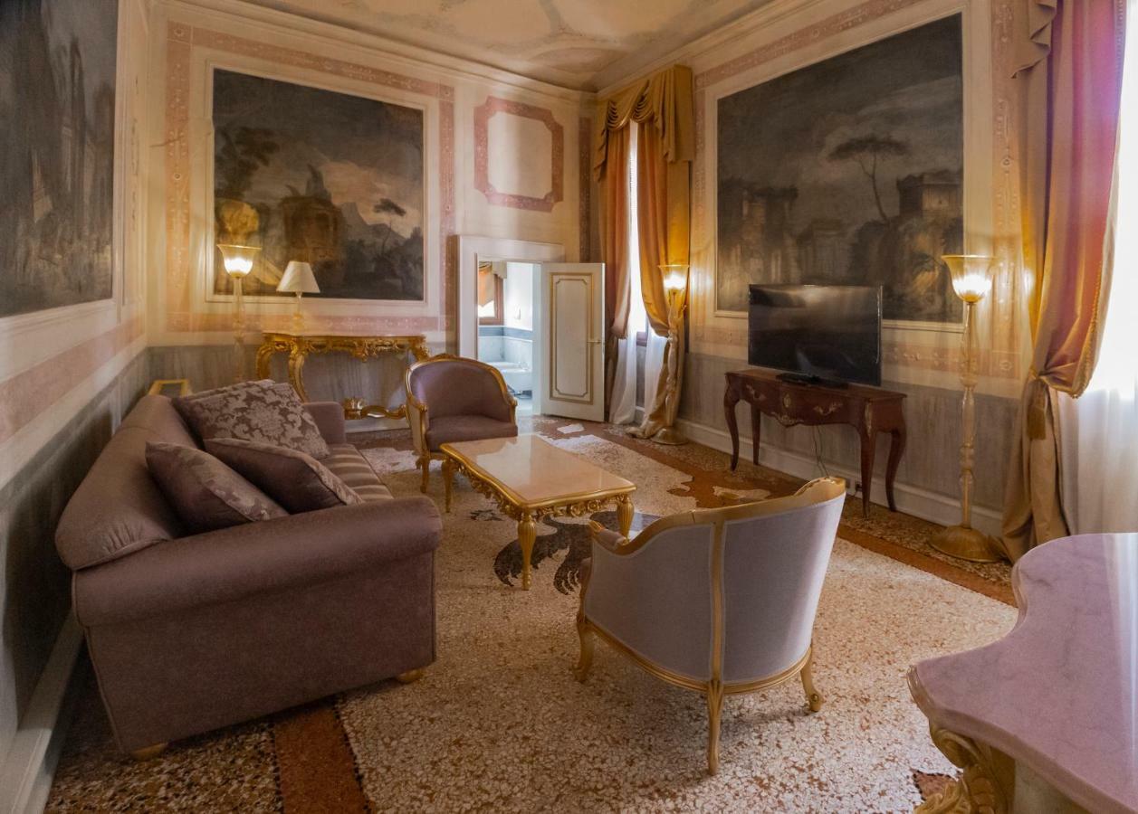 Deluxe Suite,786473967:JPEG