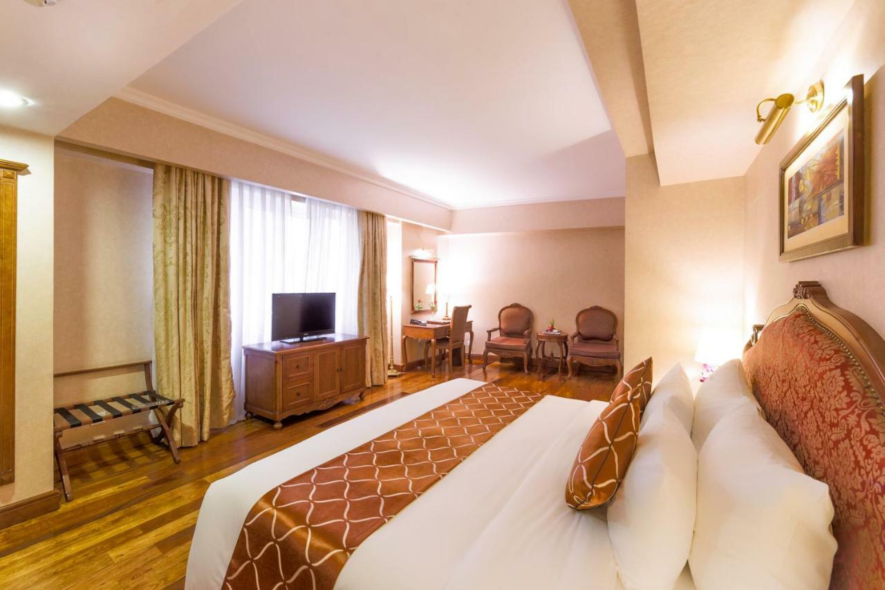 Deluxe King City View or Inner Courtyard View