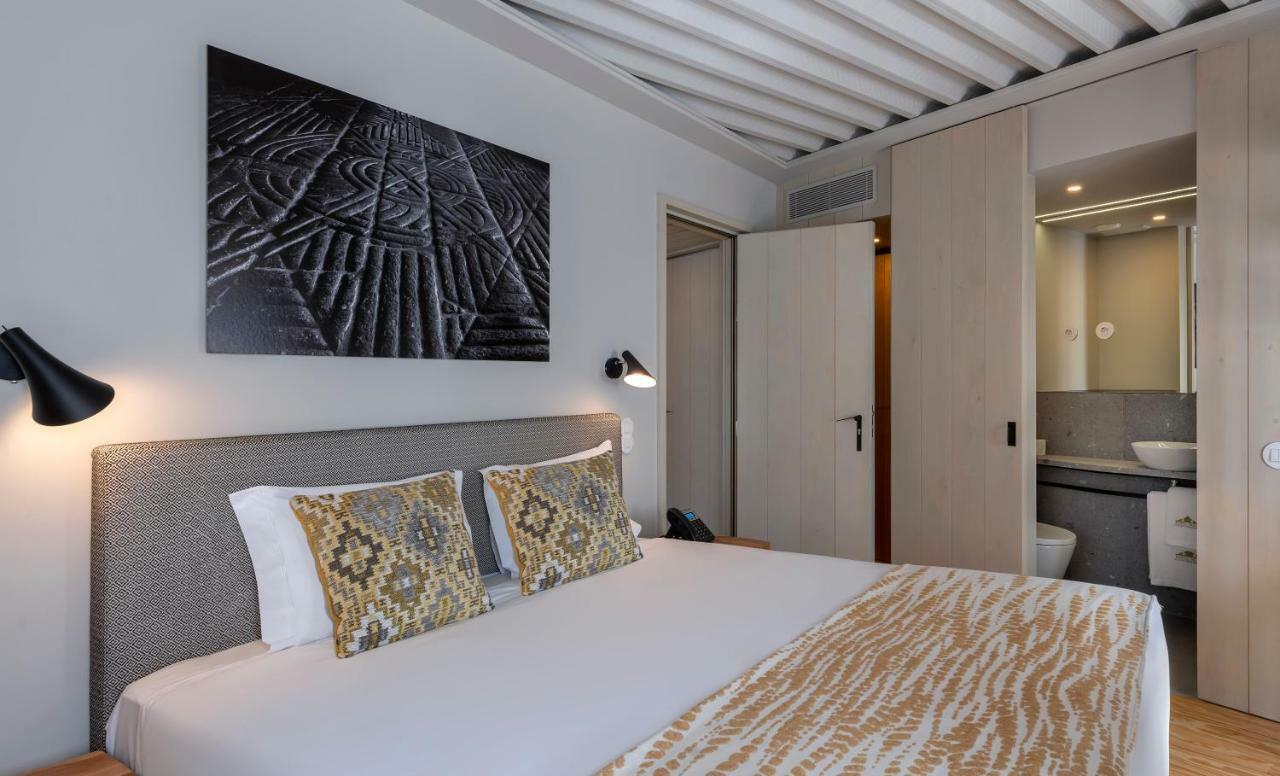 Junior Suite with Balcony,813874988:JPEG
