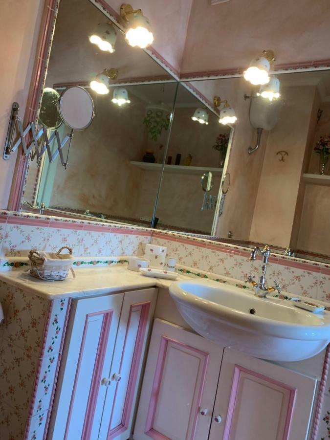Deluxe Suite Spa Bath