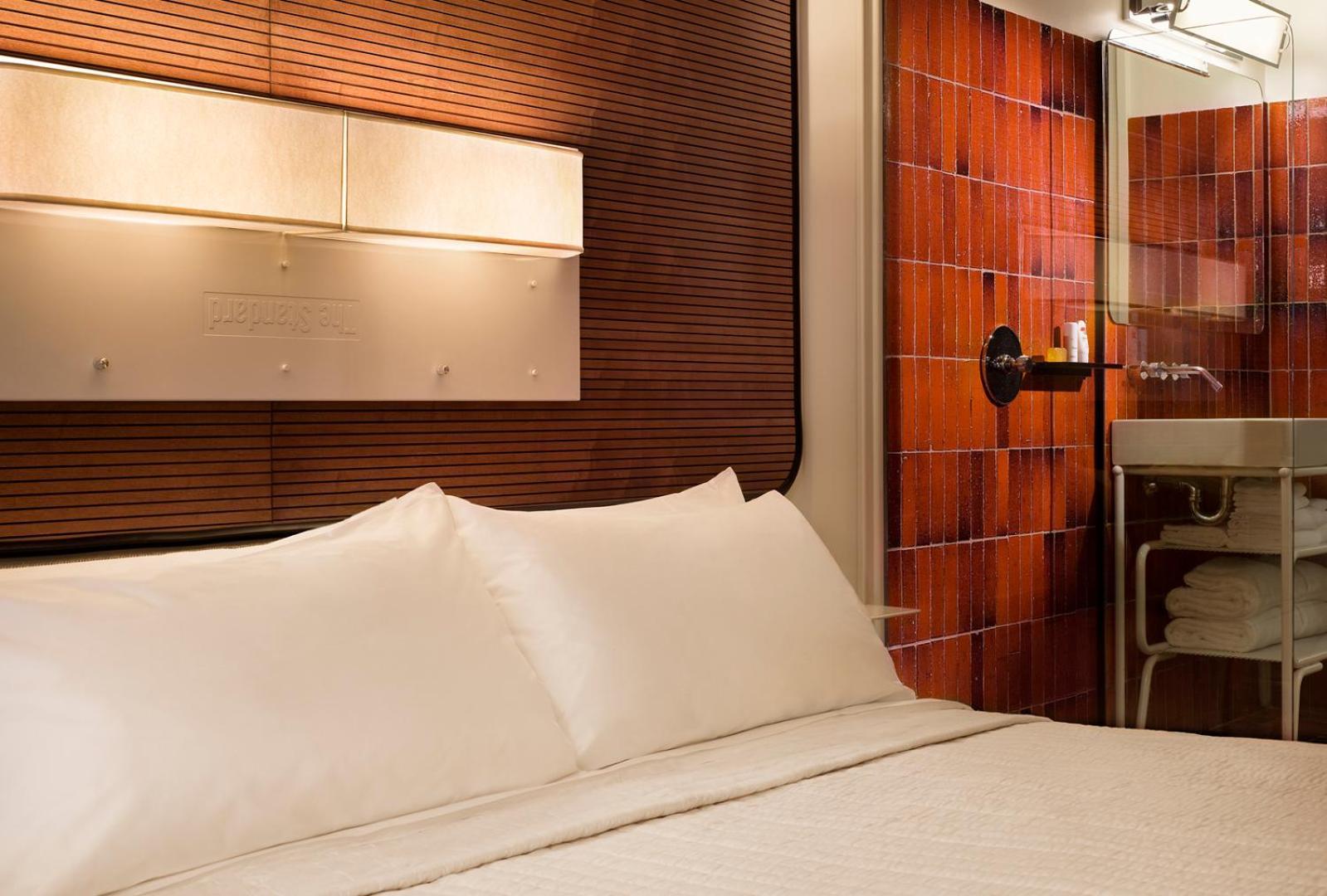 Habitación con cama grande