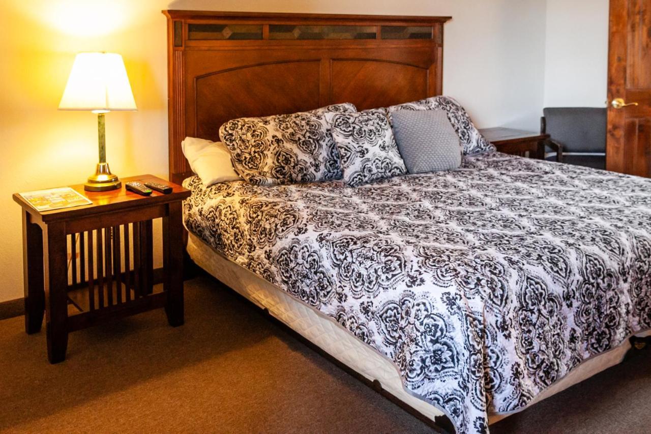 Suite with Mountain View