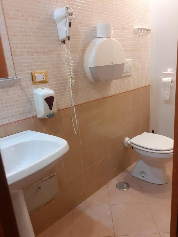 Camera Matrimoniale/Doppia con Letti Singoli con Bagno