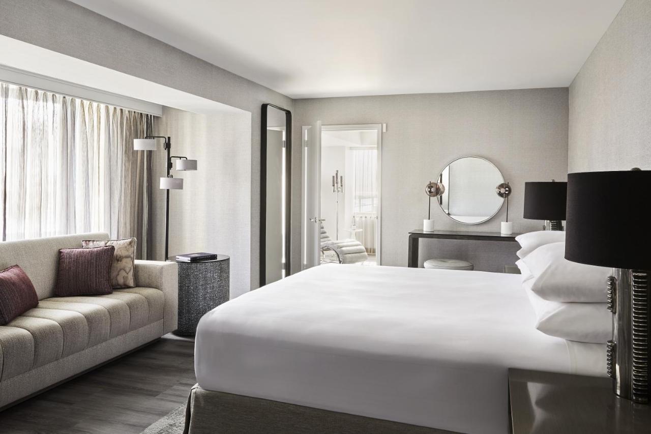 Suite Vice-Presidencial com 1 Cama King-size e Varanda