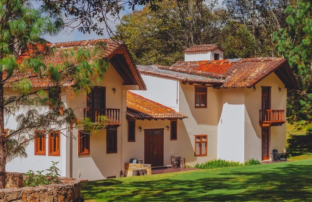 Cortijo La Casona & Bungalow Al Pie De La Montana-1