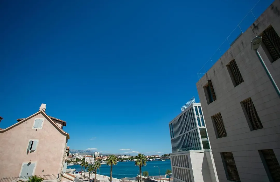 Garden Apartment Hotel-1