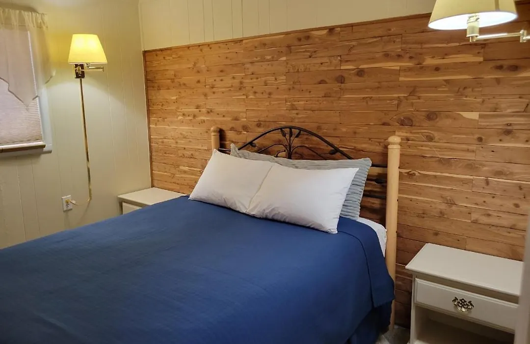 Husker Inn-1