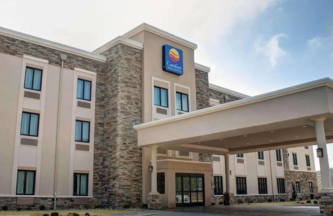 Comfort Inn & Suites-1