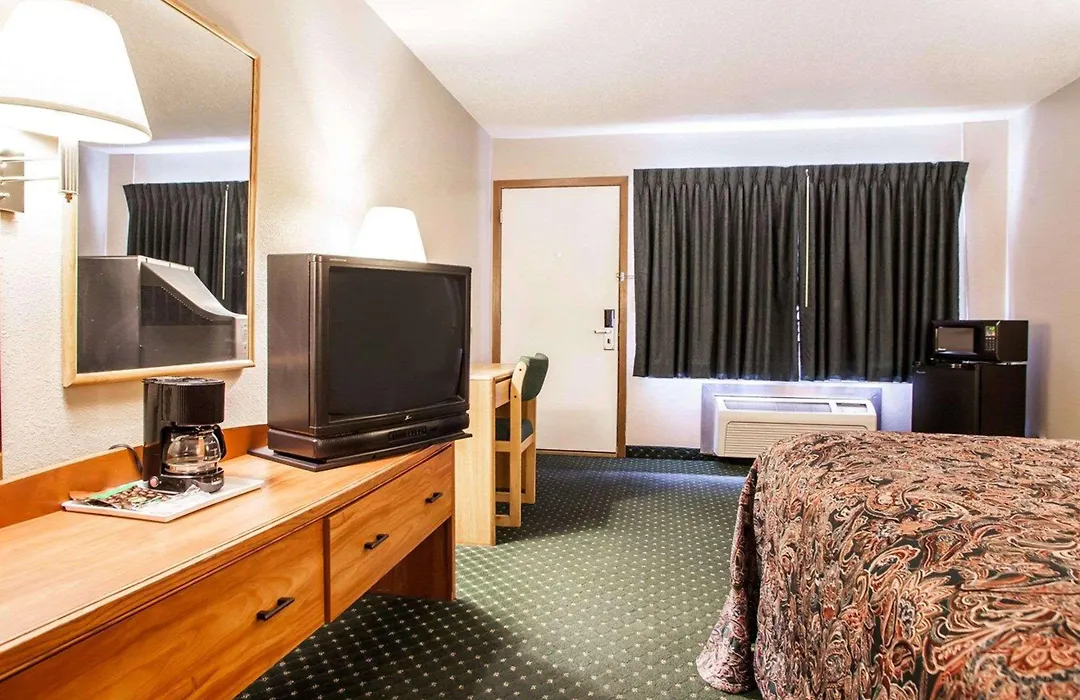 Rodeway Inn-1