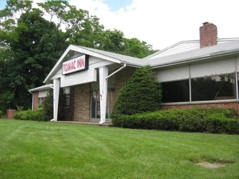Tomac Motor Inn-1