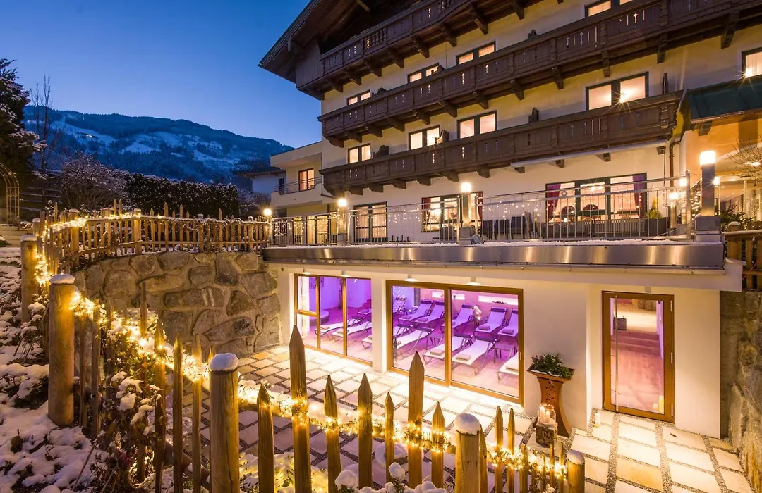 Hotel Landhaus Zillertal-1