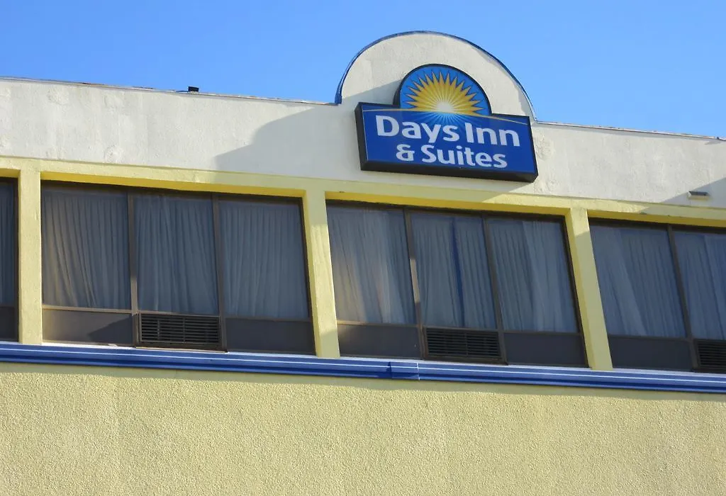 Days Inn & Suites By Wyndham Se Columbia Ft Jackson-1