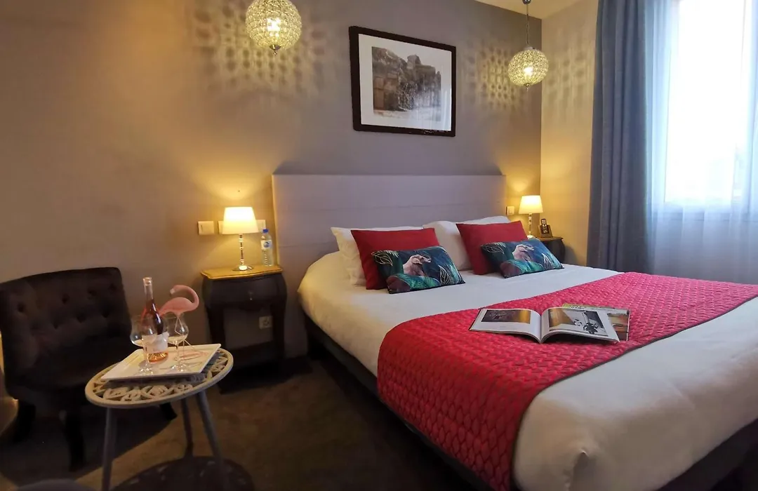 Brit Hotel Acacias-1