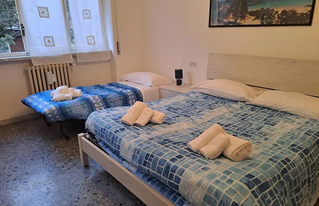 Gold Sunshine srls Guest House o Affittacamere-1