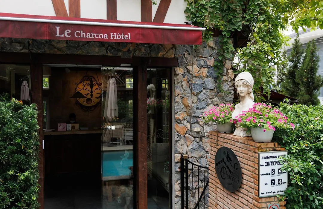 Le Charcoa Hotel-1