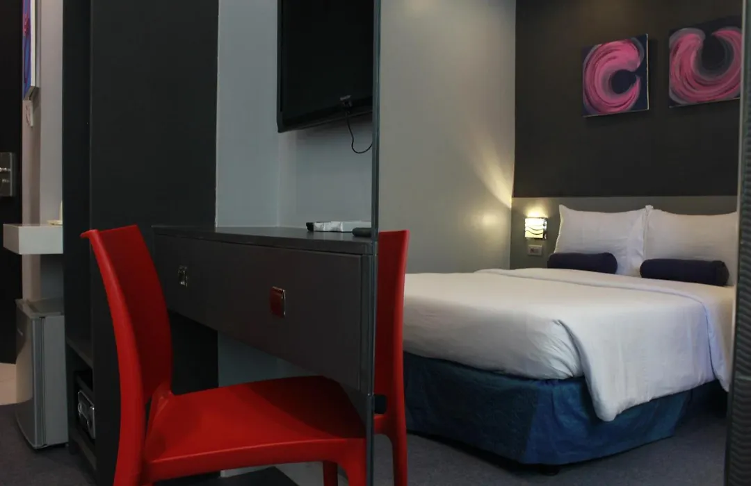 Leez Inn Malate-1