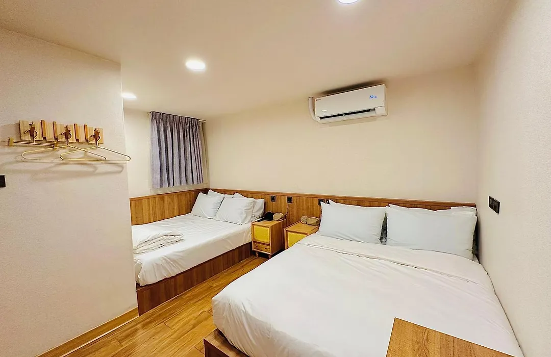 Cat Tail Pocket Inn Ximen-1