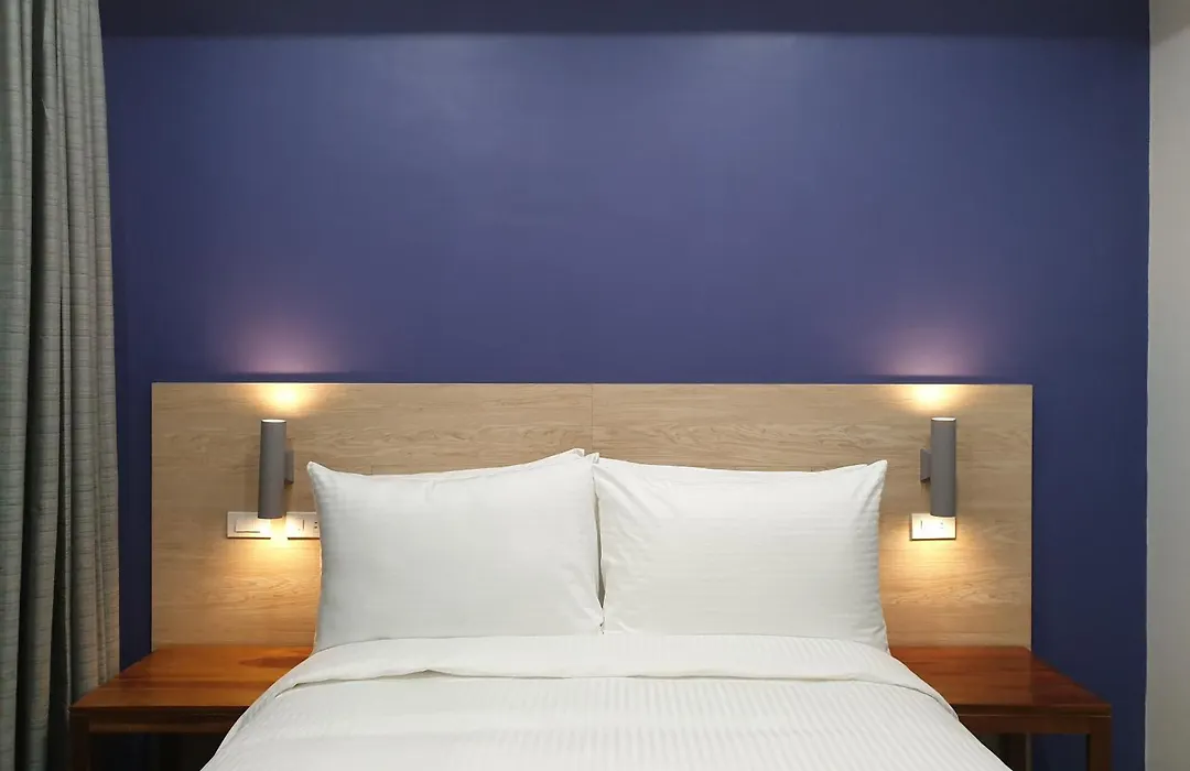 Leez Inn Makati-1