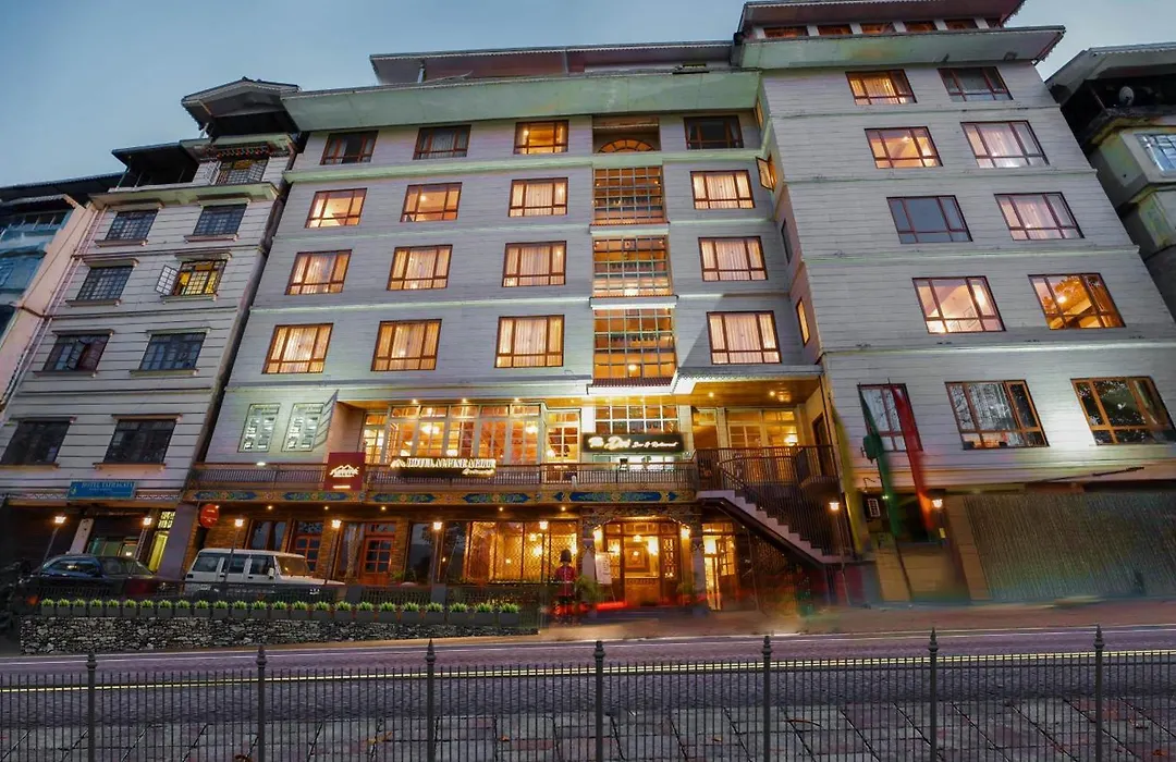 Summit Alpine Abode Hotel 5 Mins From Mg Marg-1