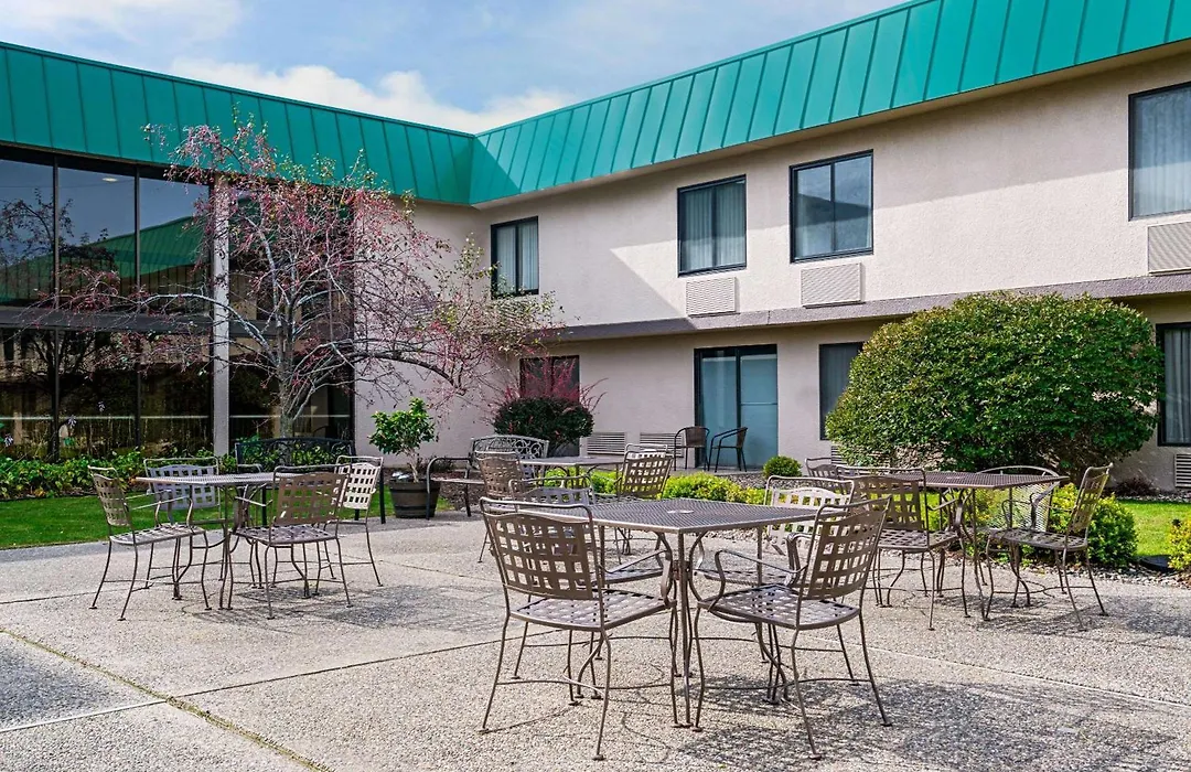 Ramada By Wyndham Plymouth Hotel & Conference Center-1