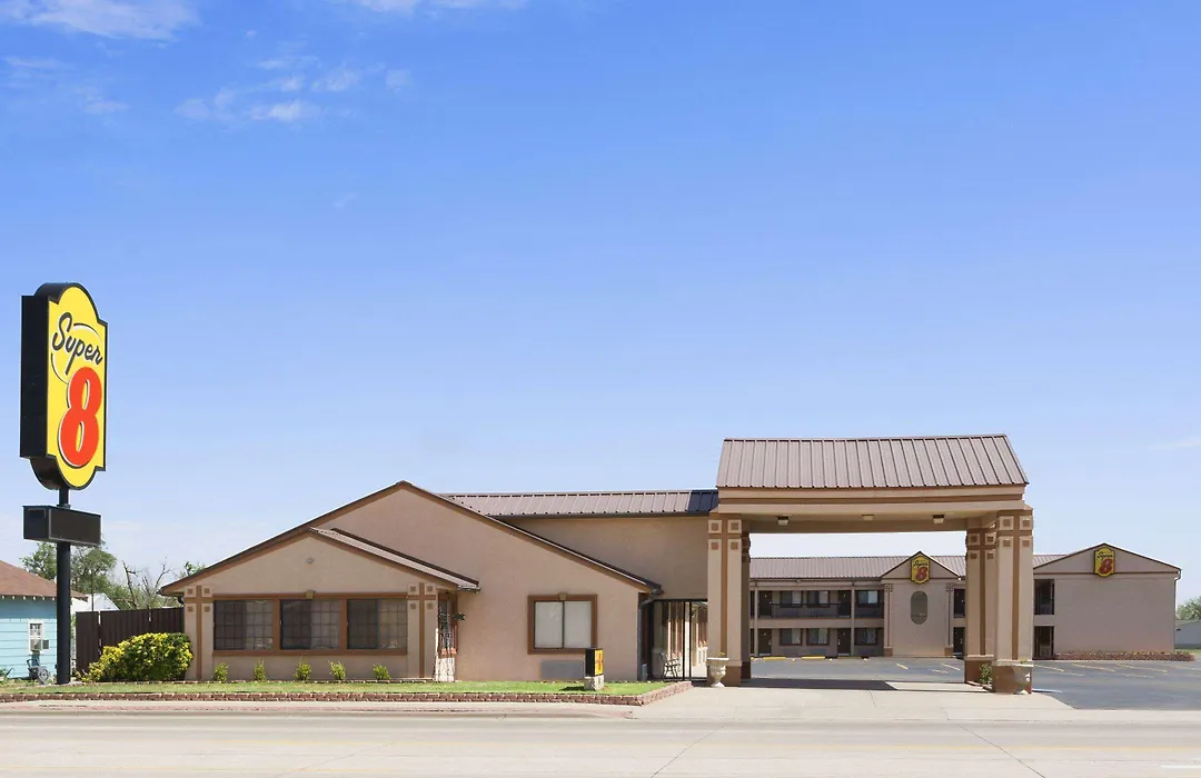 Super 8 By Wyndham Childress-1