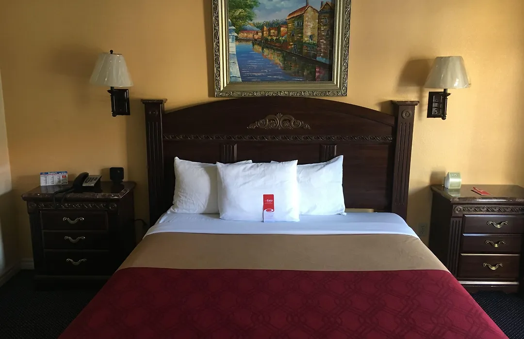 Econo Lodge Long Beach I-405-1