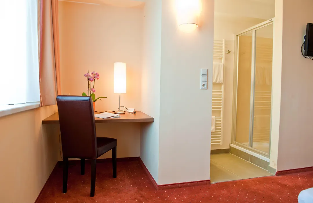 Hahn Hotel Vienna-1