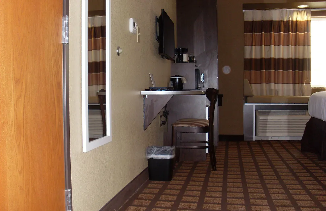 Microtel Inn & Suites By Wyndham Kenedy Karnes City-1