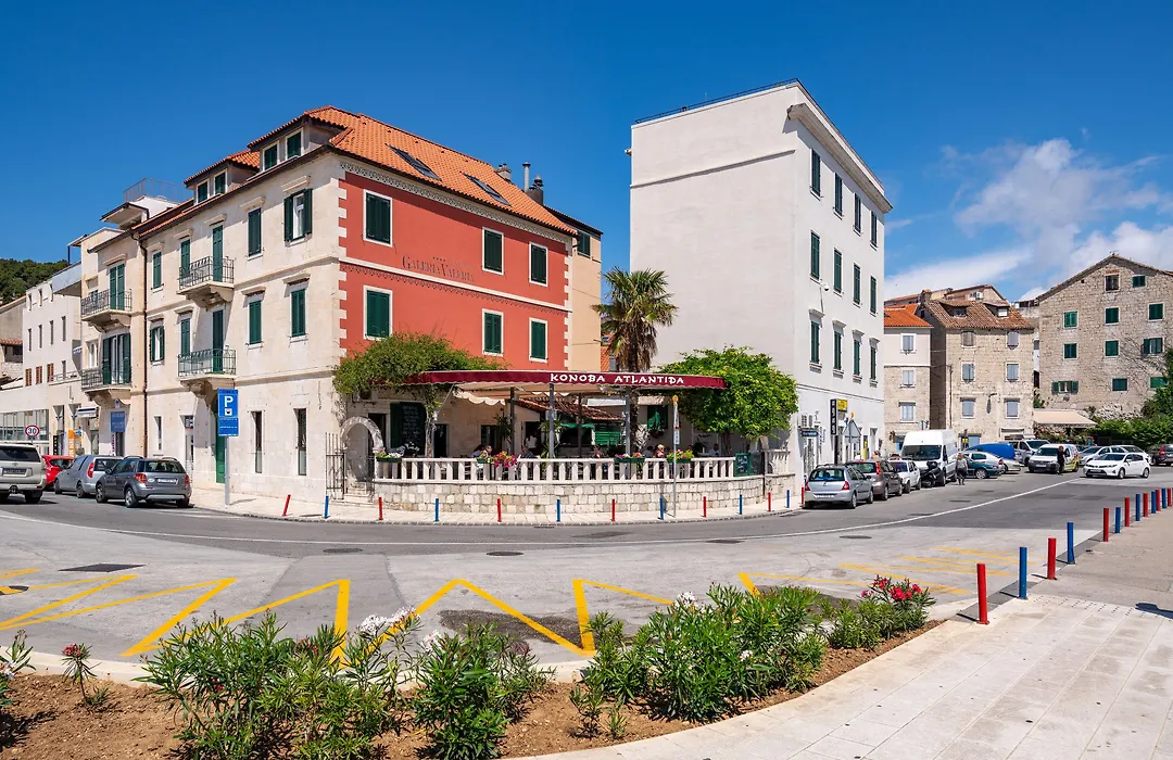 Galeria Valeria Seaside Downtown - Mag Quaint & Elegant Boutique Hotels-1
